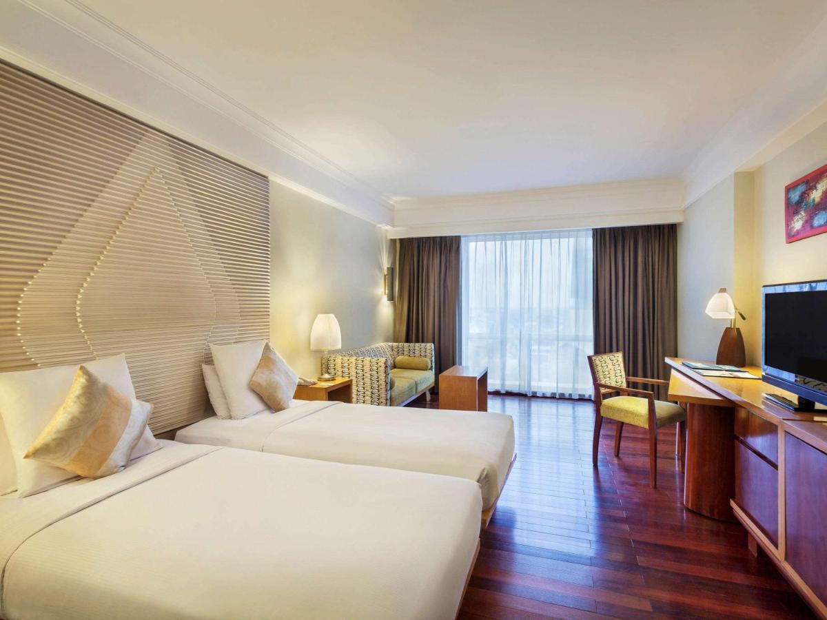 Novotel Semarang Exterior photo