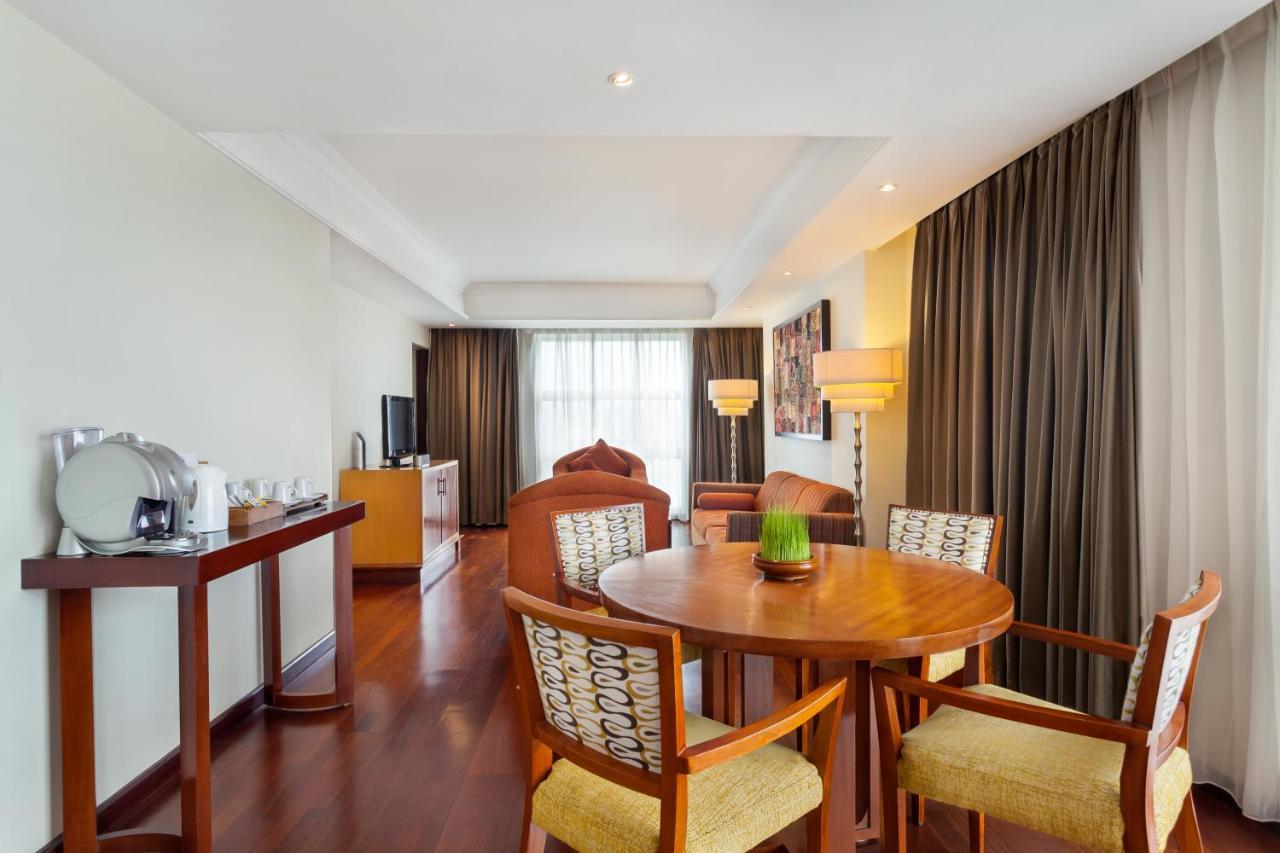 Novotel Semarang Exterior photo