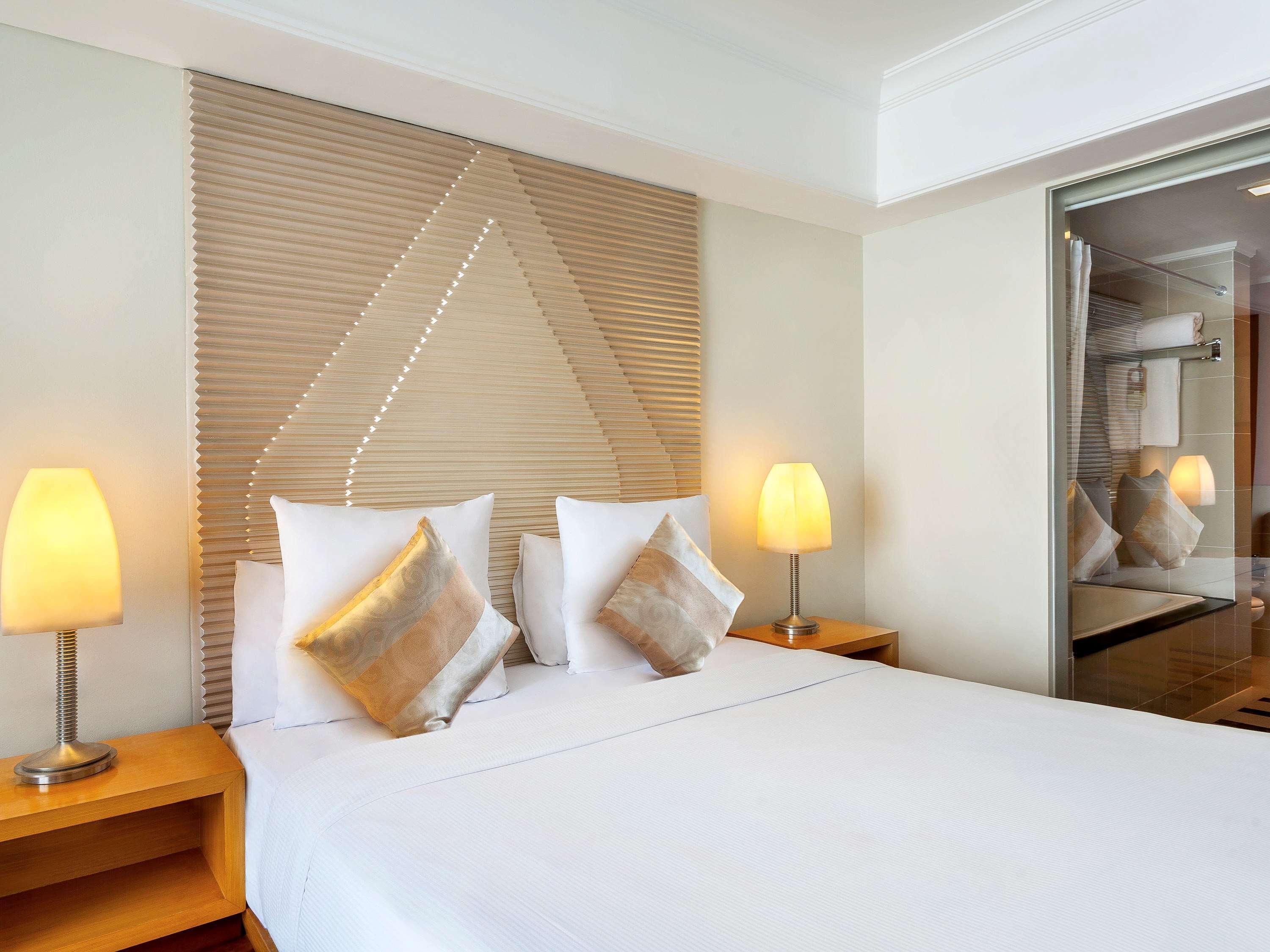 Novotel Semarang Exterior photo