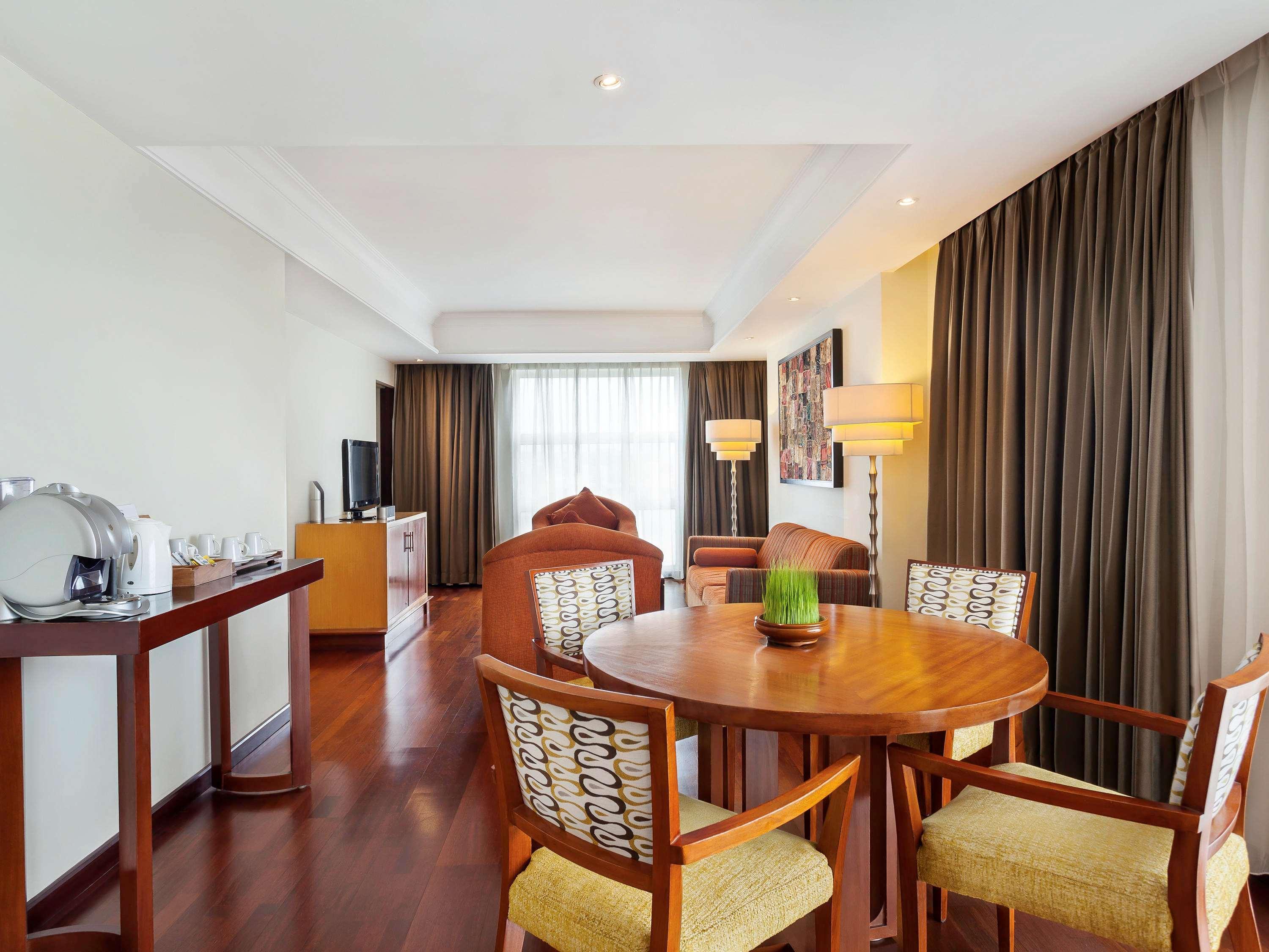 Novotel Semarang Exterior photo