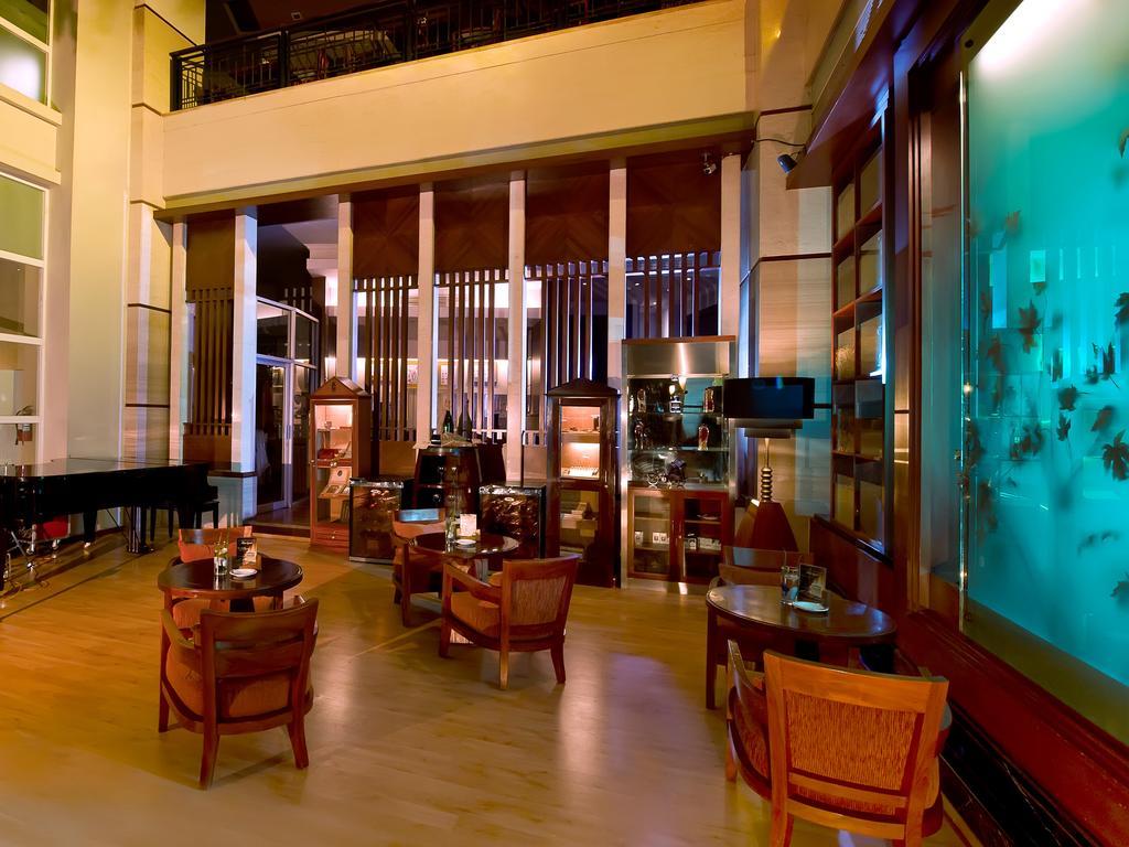 Novotel Semarang Exterior photo