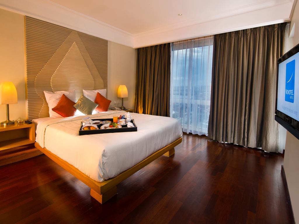 Novotel Semarang Exterior photo