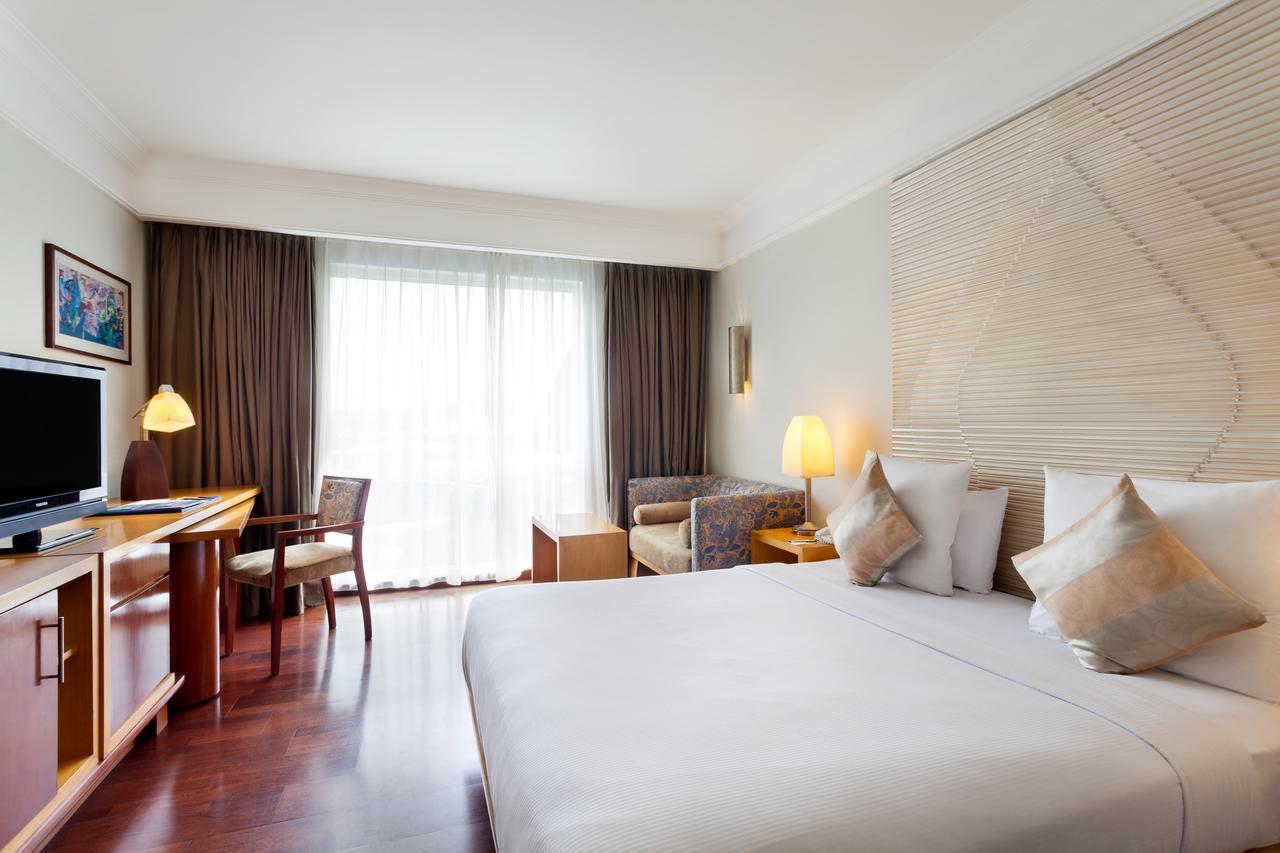 Novotel Semarang Exterior photo