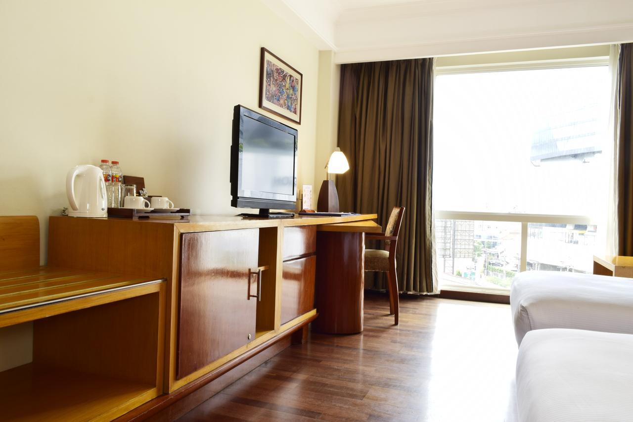 Novotel Semarang Exterior photo