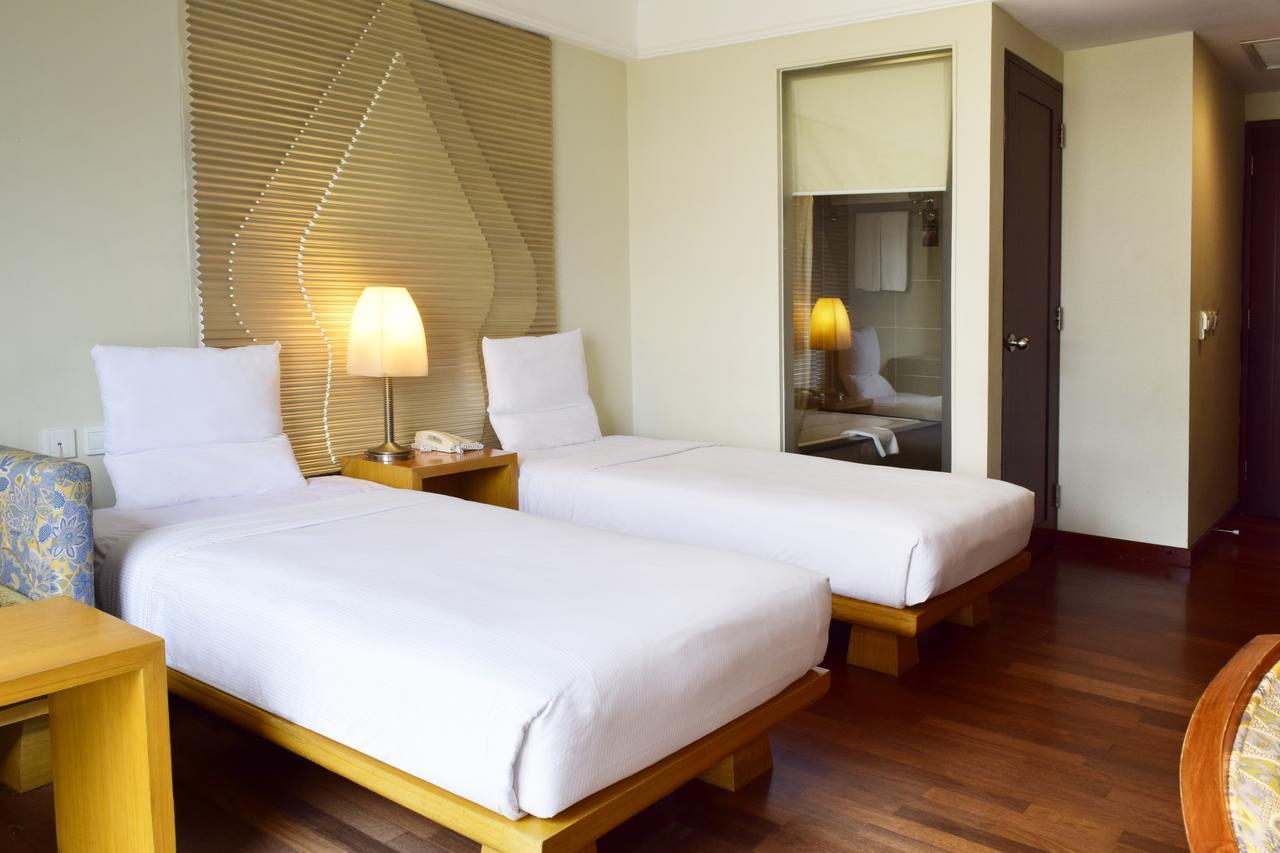 Novotel Semarang Exterior photo