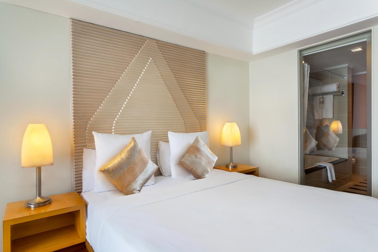 Novotel Semarang Exterior photo
